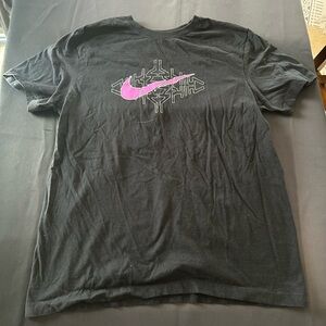 Men’s Black Nike Graphic Logo Tee